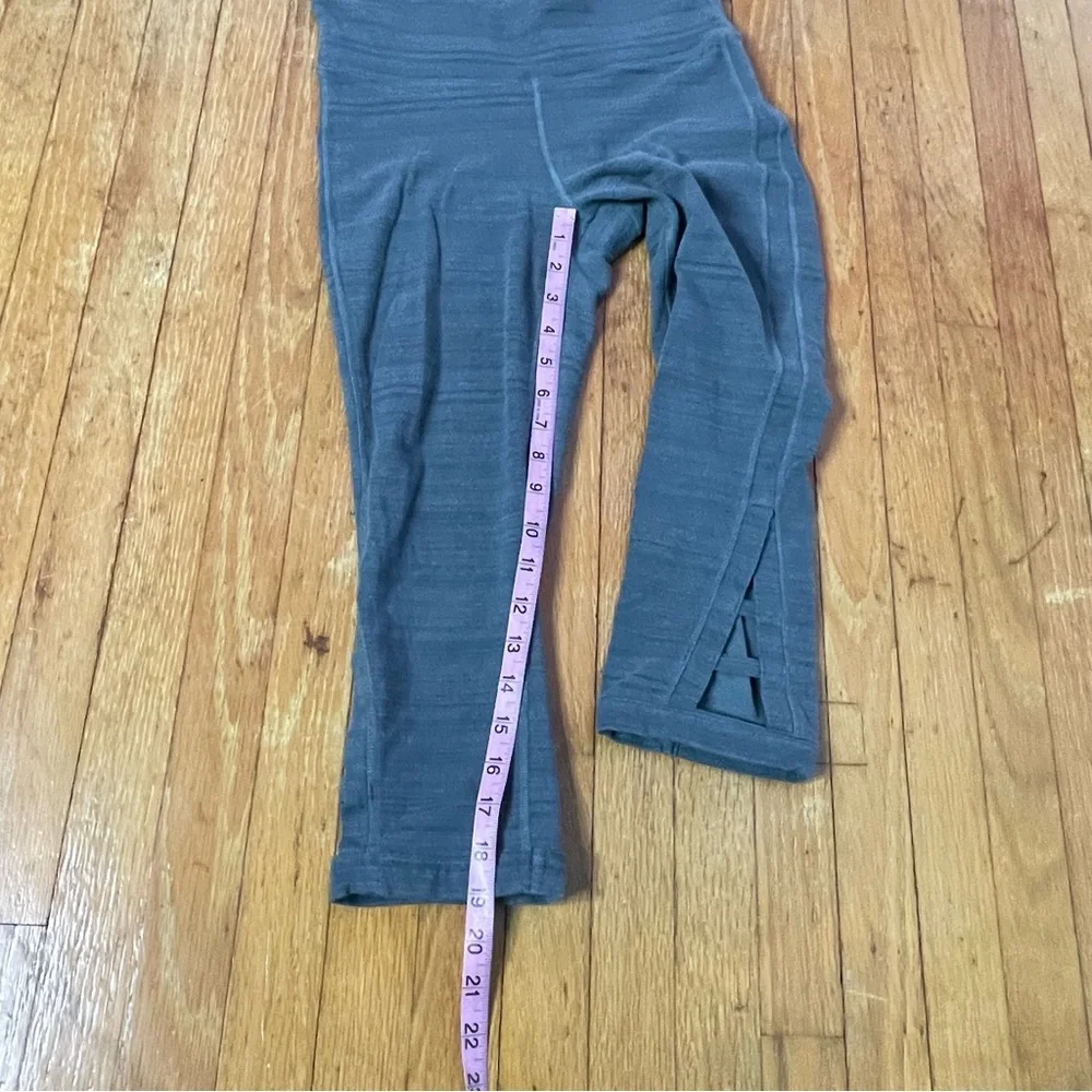 Xersion Cropped Athletic Leggings Size Medium - Picture 3 of 8